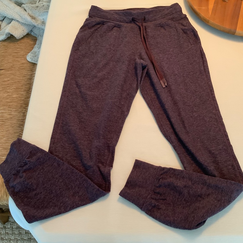 Lulu joggers size 4